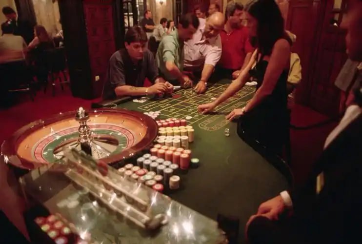 h577 တိုက်ရိုက်ကာစီနို Baccarat Dealer မြန်မာ
